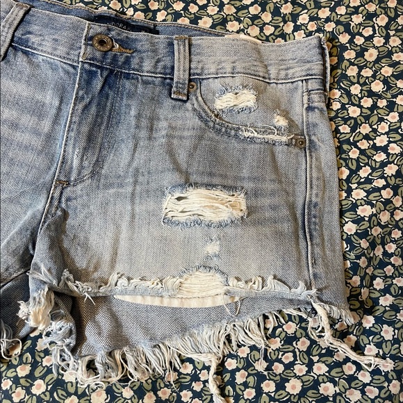 Lucky Brand Cut Off Shorts Distressed - Picture 6 of 9